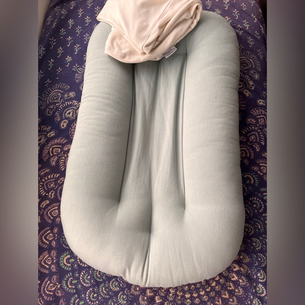 Snuggle Me Organic infant lounger